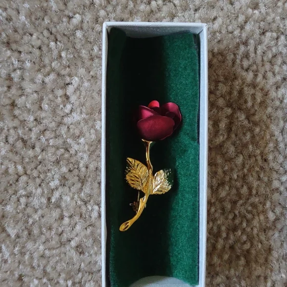 Giovanni Jewelry rose pin - Picture 4 of 6